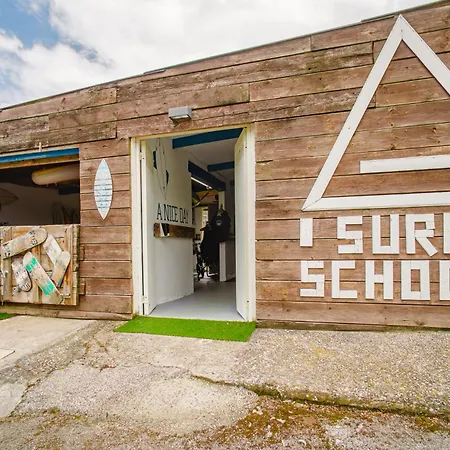 بيت ضيافة H.a.n.d Surf