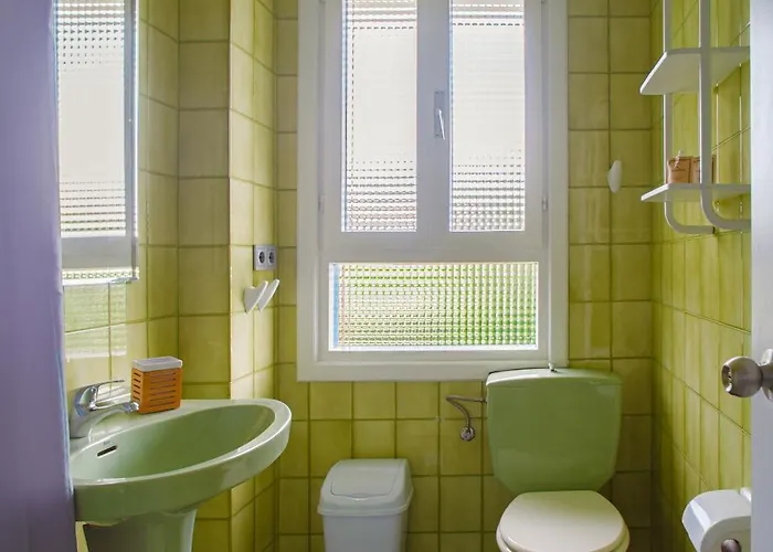 H.a.n.d Surf Guest house